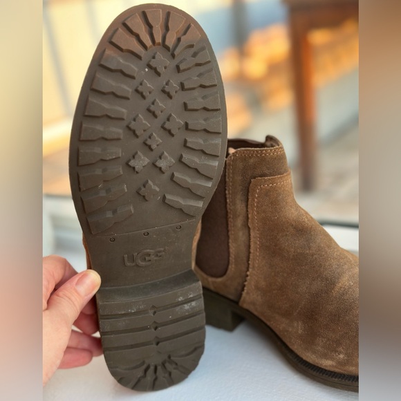 Ugg Chelsea Boots - Picture 7 of 7